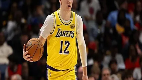 “范大将军跃水瞬间吸睛，导师加尔反应成热议焦点”